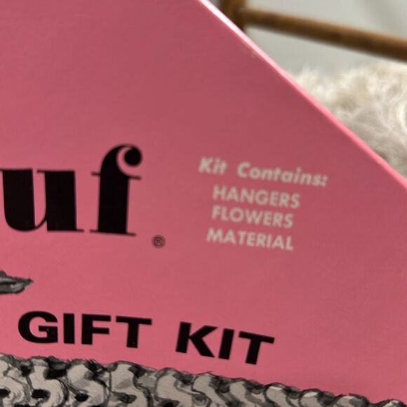 Vtg Hugger Puf Hanger Gift Kit Marlo Co Knit Nylon Dress Style Puffed Hangers - Picture 5 of 17